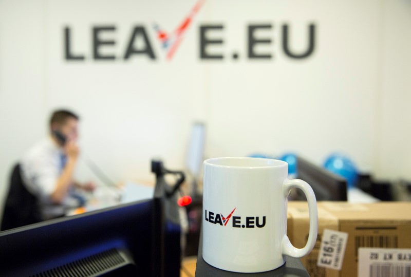 © Reuters. A worker answers a telephone in the office of Brexit group pressure group "Leave.eu" in London, Britain