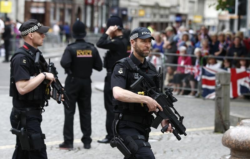 © Reuters. شرطة لندن تكثف الدوريات بعد مذبحة أورلاندو
