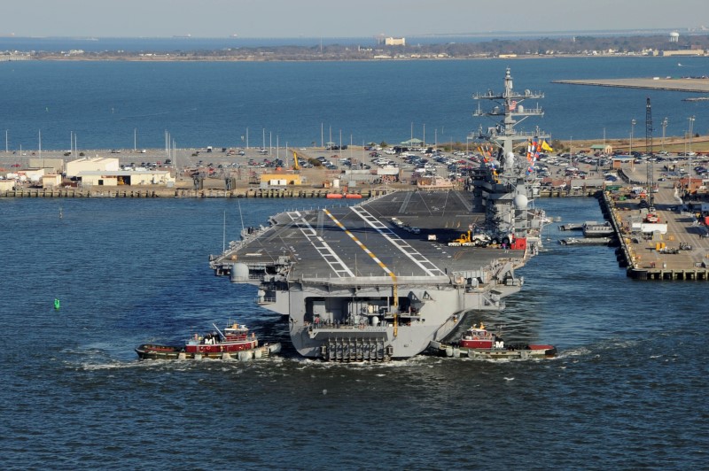 © Reuters. البحرية الأمريكية: دخول حاملة الطائرات أيزنهاور إلى البحر المتوسط