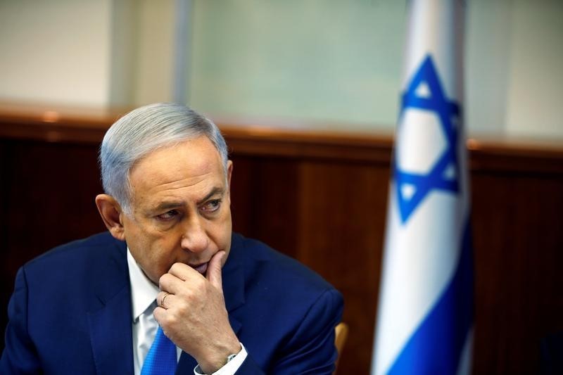 © Reuters. Israeli Prime Minister Benjamin Netanyahu attends the weekly cabinet meeting in Jerusalem