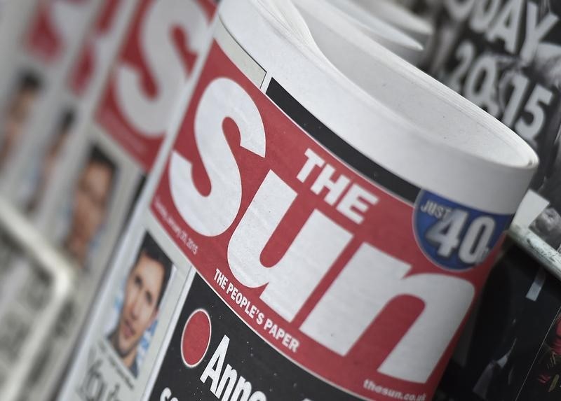 © Reuters. Copies of The Sun newspaper are seen on a newsstand outside a shop in central London