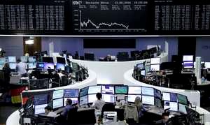 © Reuters. Las bolsas europeas alcanzas mínimo de tres meses, GAM cae un 15 por ciento