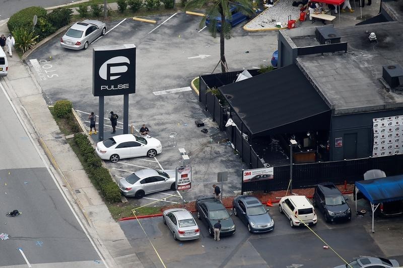© Reuters. قادة المسلمين بأمريكا يدينون مذبحة فلوريدا ويتأهبون لرد الفعل