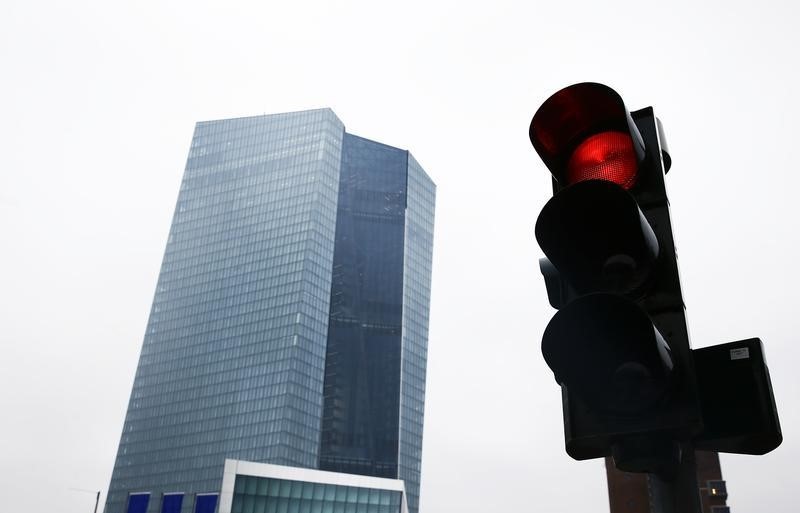 © Reuters. El bono alemán a 10 años tiene un rendimiento negativo por primera vez