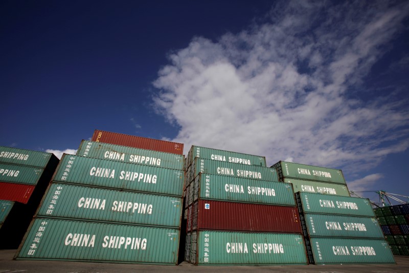 © Reuters. China Shipping containers lie on the dock after being imported to the U.S. in Los Angeles