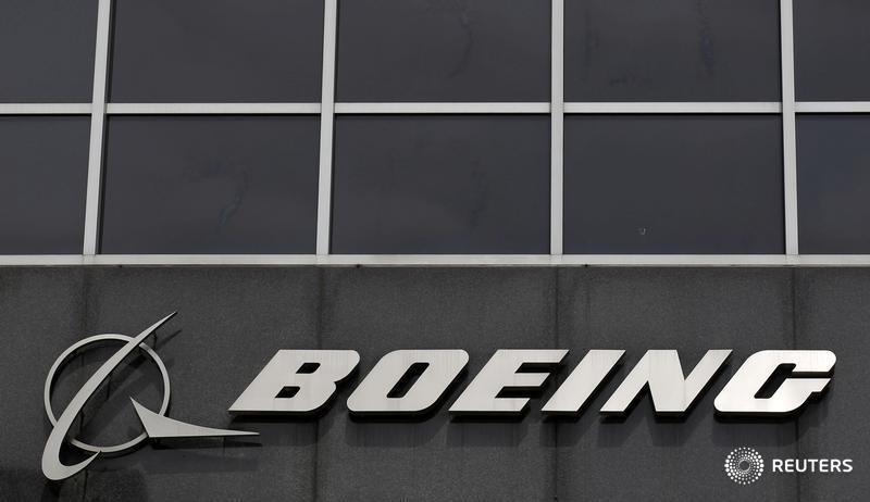 © Reuters. Boeing logo at their headquarters in Chicago