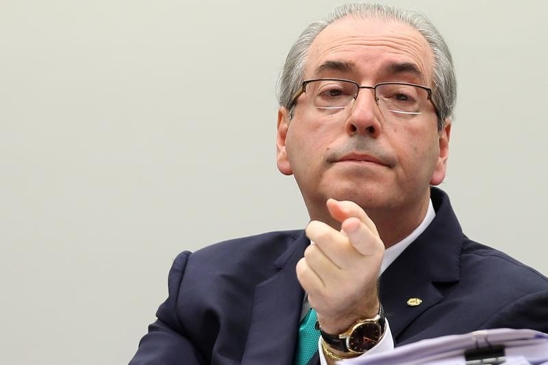 © Reuters. Brazil's President of the Chamber of Deputies Cunha gestures during his defense in an ethics committee of the lower house, in Brasilia