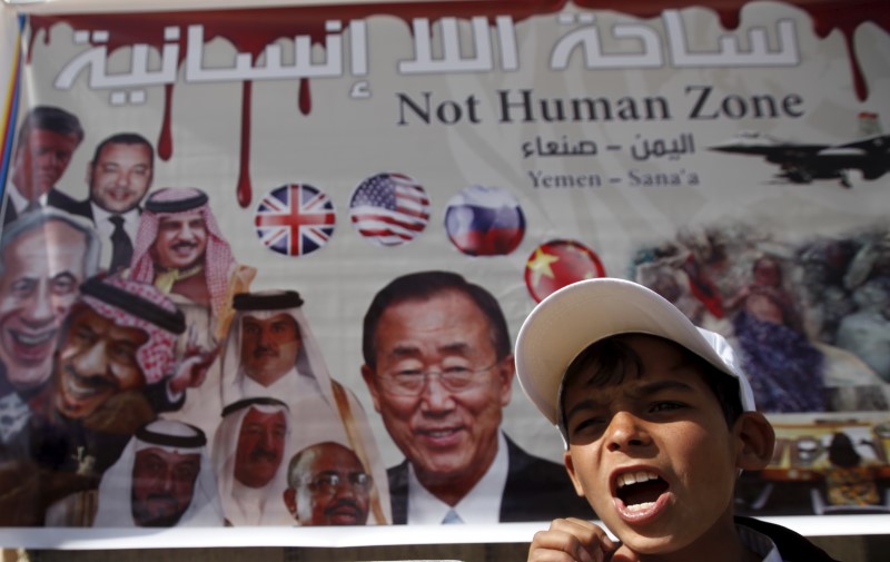 © Reuters. Boy shouts slogans as he demonstrates against Saudi-led air strikes, outside the United Nations' offices in Sanaa