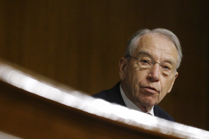 © Reuters. Grassley presides over a hearing on U.S. immigration enforcement policies, on Capitol Hill in Washington