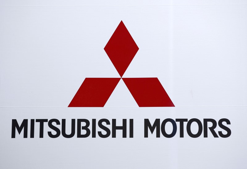 © Reuters. File photo of the logo of Mitsubishi Motors Corp at its headquarters in Tokyo
