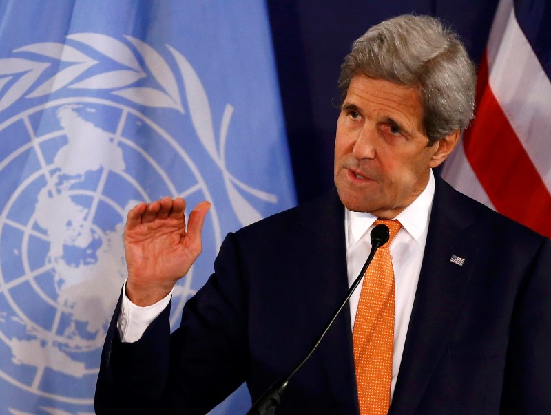 © Reuters. Kerry anuncia conversaciones con Venezuela, respalda referéndum contra Maduro
