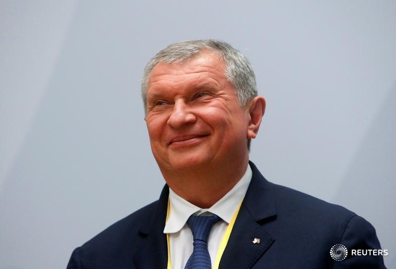 © Reuters. Глава Роснефти Игорь Сечин на саммите Россия-АСЕАН в Сочи
