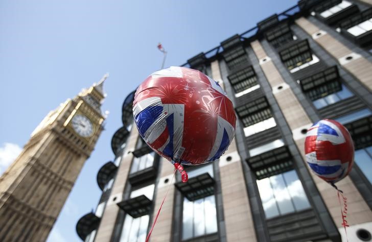 © Reuters. Union flag themed balloons are held outside the Big Ben clock tower of the Houses of Parliament in London