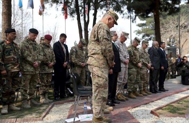 © Reuters. OTAN aprueba mantener base en Afganistán para respaldar a Kabul ante amenaza talibán