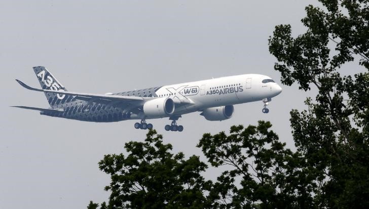 © Reuters. An Airbus A350 is pictured at the ILA Berlin Air Show in Schoenefeld