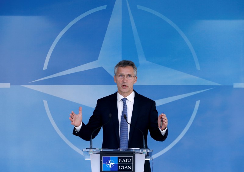 © Reuters. NATO Secretary-General Stoltenberg briefs the media during a NATO defence ministers meeting in Brussels