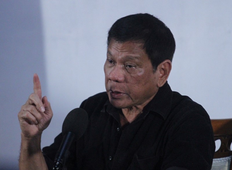 © Reuters. President-elect, Rodrigo Duterte speaks during a news conference in Davao