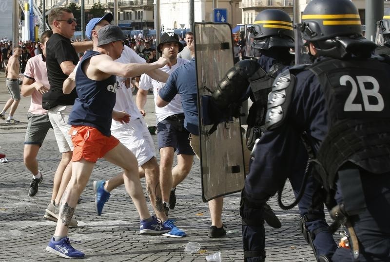 © Reuters. DES SUPPORTERS JUGÉS EN COMPARUTION IMMÉDIATE À MARSEILLE