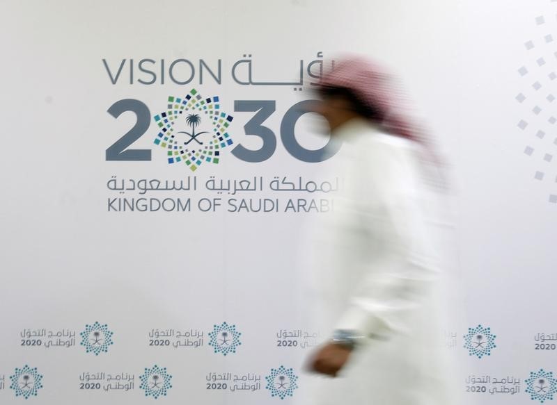 © Reuters. التمويل واللوائح يتحديان تفعيل دور القطاع الخاص السعودي