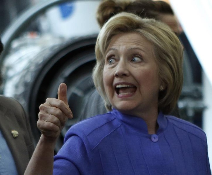 © Reuters. Clinton estudia incluir a una senadora progresista como compañera de fórmula