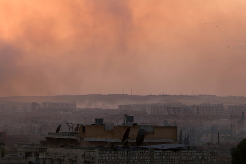 © Reuters. المرصد: ضربات جوية تستهدف مناطق خاضعة للمعارضة في حلب بعد إعلان هدنة