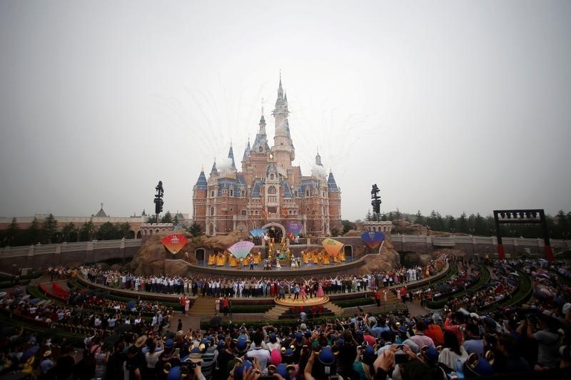 © Reuters. Disney inaugura un parque temático en China con una inversión cercana a 5.000 millones