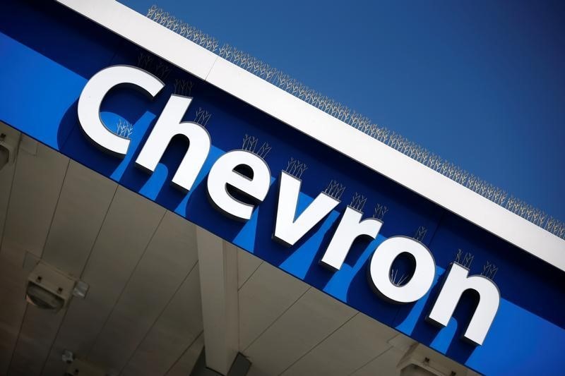 © Reuters. Dow Jones Industrial Average listed company Chevron (CVX)'s logo is seen in Los Angeles