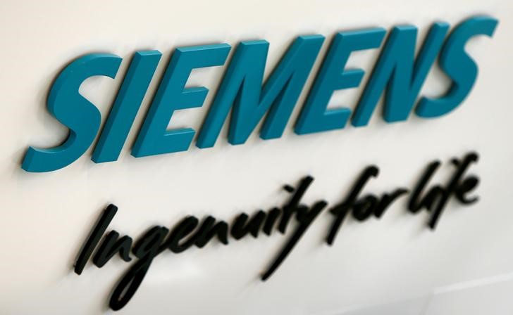 © Reuters. Eolico, Siemens e Gamesa verso fusione, nasce primo costruttore parchi del mondo