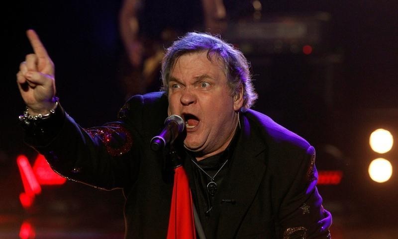 © Reuters. El cantante Meat Loaf se desploma durante un concierto en Canadá