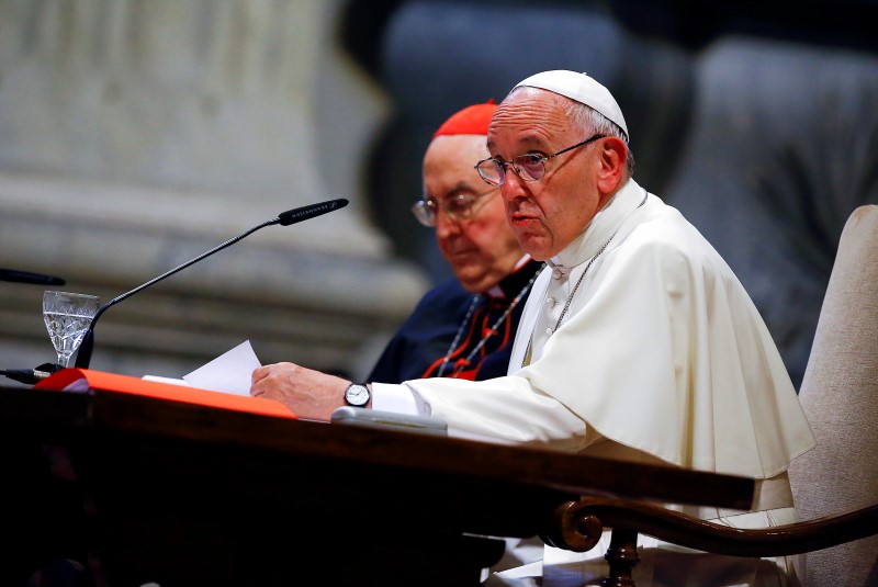 © Reuters. Pope Francis talks during the opening of a meeting of Rome's diocese in Saint John Lateran basilica in Rome