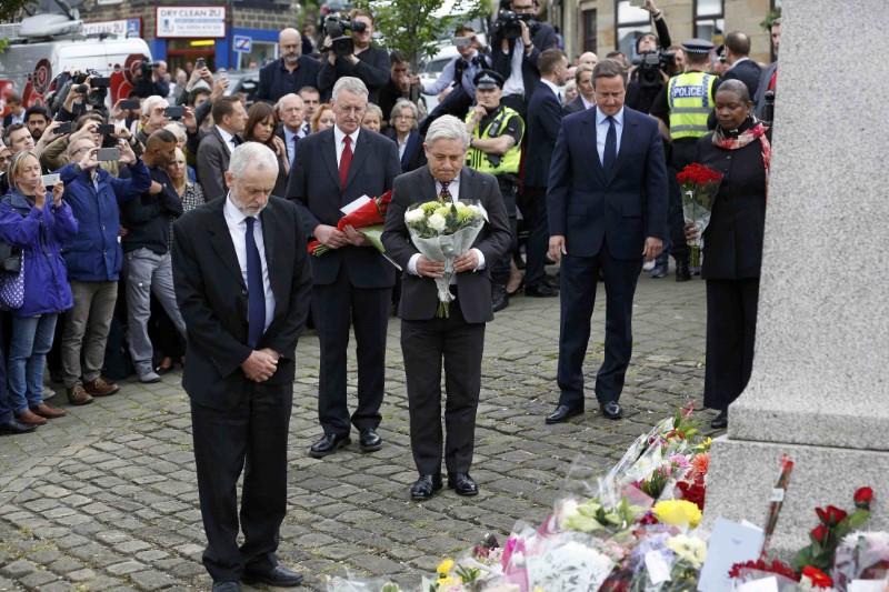 © Reuters. HOMMAGE DE LA GRANDE-BRETAGNE A JO COX