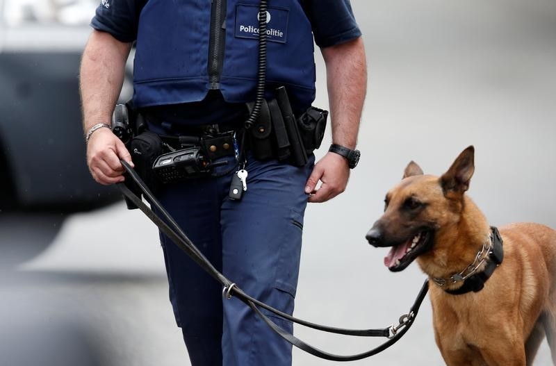 © Reuters. La policía belga arresta a 12 sospechosos de planear nuevos ataques