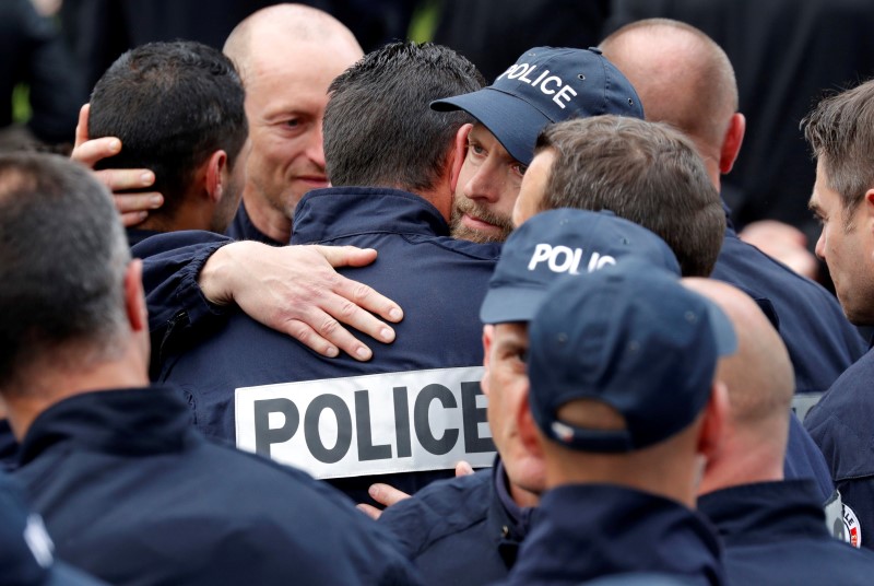 © Reuters. INFORMATION JUDICIAIRE APRÈS LE MEURTRE DES DEUX POLICIERS