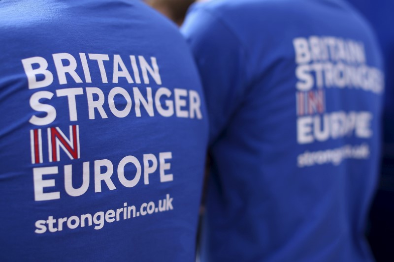 © Reuters. Students attend the launch of the 'Brighter Future In' campaign bus at Exeter University in Exeter