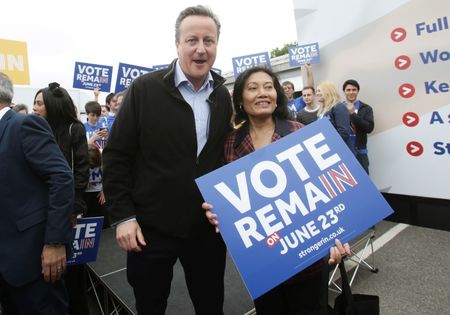 © Reuters. Britain's Prime Minister David Cameron poses with a campaigner as he makes a joint appearance with Mayor of London Sadiq Khan as they launch the Britain Stronger in Europe guarantee card at Roehampton University in London