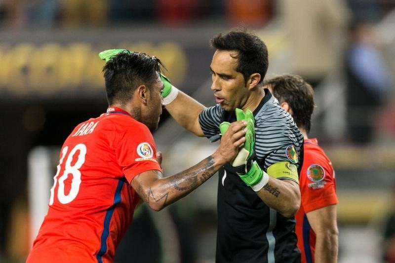 © Reuters. Chile, a semifinales de la Copa América tras colear 7 a cero a México