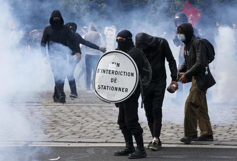 © Reuters. MANUEL VALLS SOUHAITE QUE LES SYNDICATS NE MANIFESTENT PAS JEUDI