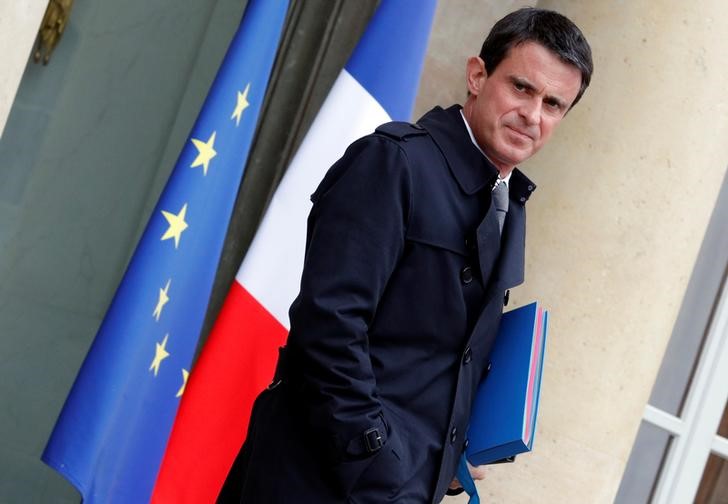 © Reuters. LA COTE DE POPULARITÉ DE MANUEL VALLS NE CESSE DE BAISSER