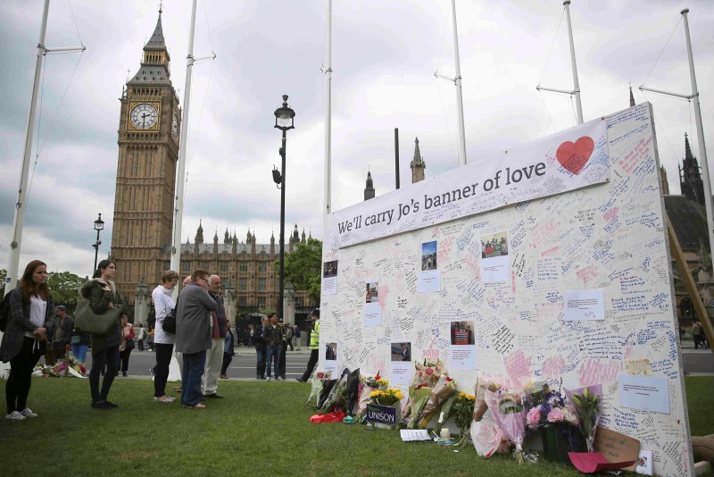 © Reuters. LA CAMPAGNE AUTOUR DU BREXIT REPREND APRÈS LE MEURTRE DE JO COX