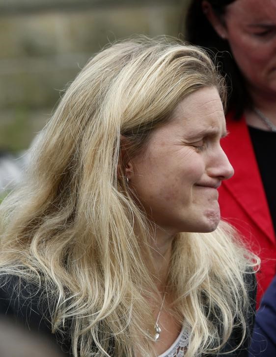 © Reuters. Kim Leadbeater, the sister of murdered Labour Party MP Jo Cox, reacts as she looks at floral tributes left in Birstall