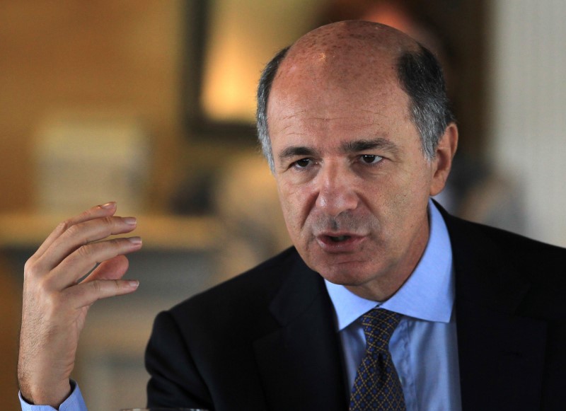 © Reuters. Italy's Economic Development Minister Corrado Passera gestures as he speaks to Brazilian and Italian businessmen in Sao Paulo