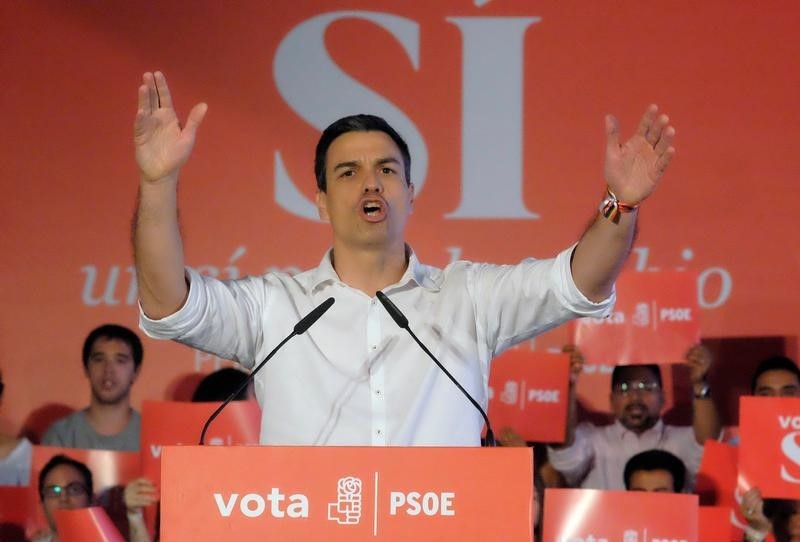 © Reuters. Sánchez dice que no apoyará un gobierno liderado por Iglesias o por el PP