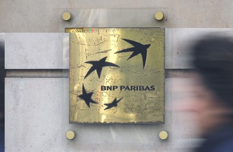 © Reuters. LE PRÉFET DE PARIS PRÔNE UN RASSEMBLEMENT STATIQUE JEUDI