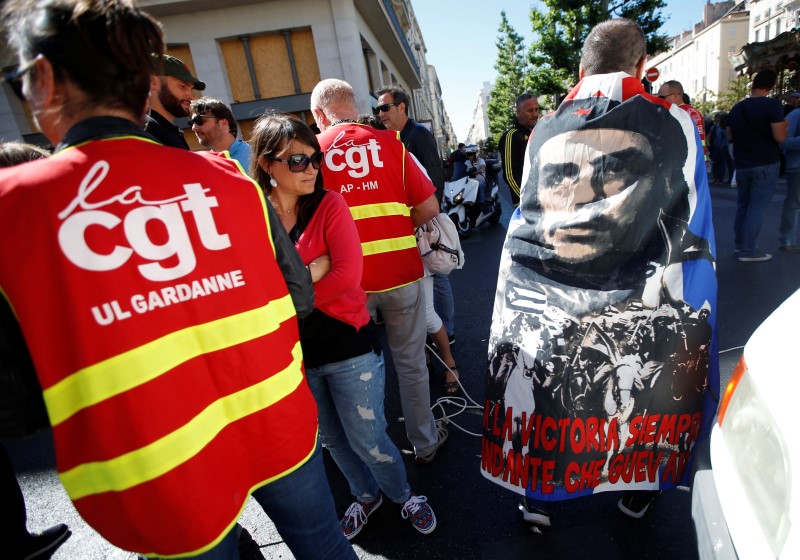 © Reuters. French CGT labour union employees march during a demonstration in Marseille as part of nationwide protests against plans to reform French labour laws