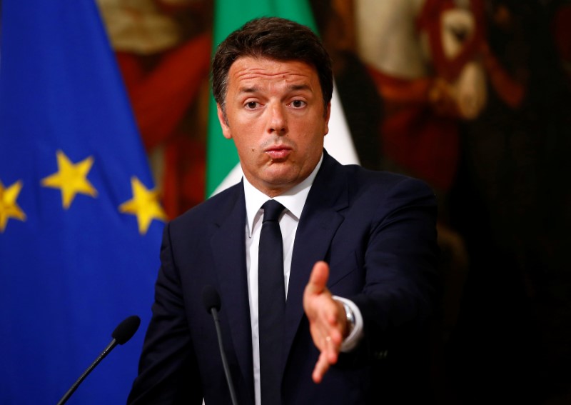 © Reuters. LOURDE DÉFAITE ELECTORALE POUR MATTEO RENZI