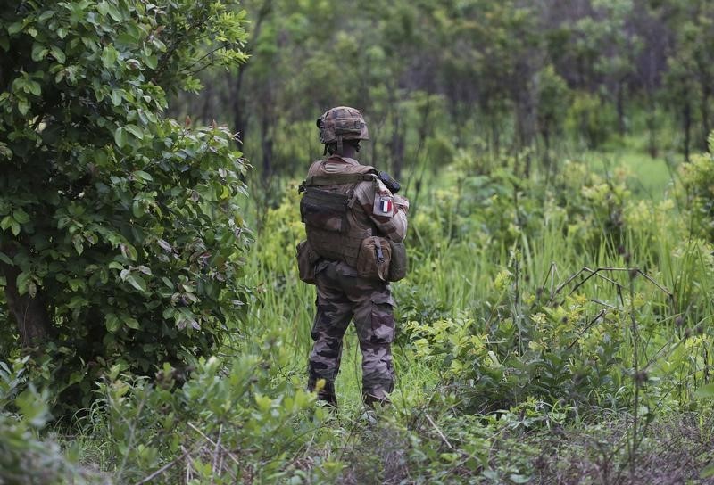 © Reuters. DES SOLDATS FRANÇAIS VISÉS PAR UNE ENQUÊTE POUR VIOLENCES EN CENTRAFRIQUE