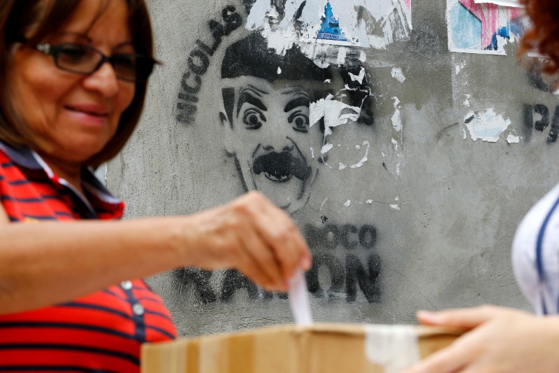 © Reuters. Graffiti depicting Venezuela's President Maduro is seen on a wall during Venezuela’s  CNE second phase of verifying signatures for a recall referendum against President Maduro in Caracas