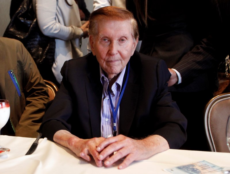 © Reuters. Redstone poses for a photo at the Milken Institute Global Conference in Beverly Hills, California