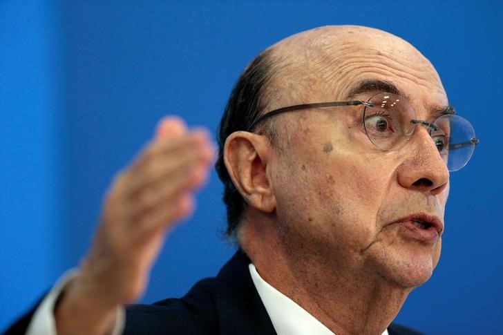 © Reuters. Ministro da Fazenda, Henrique Meirelles, durante coletiva de imprensa no Palácio do Planalto, em Brasília