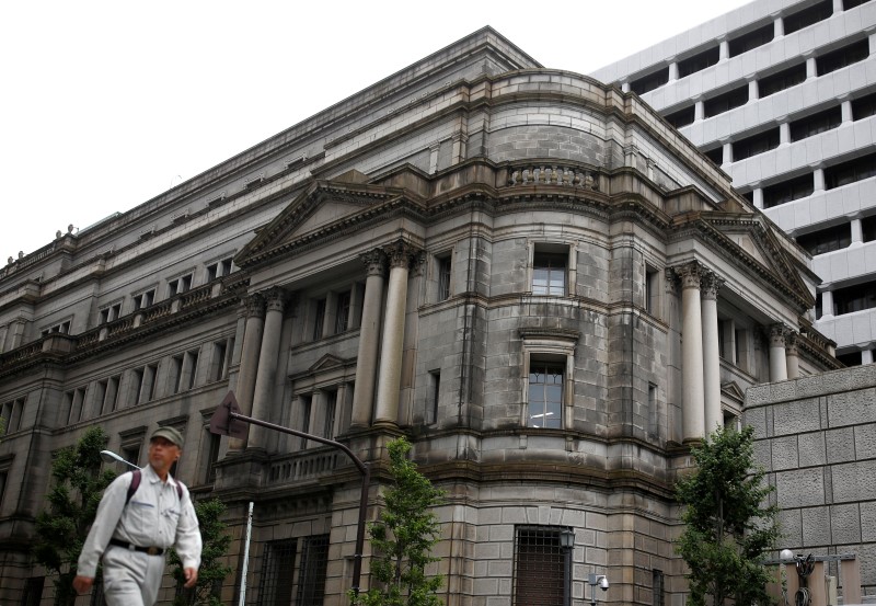 © Reuters. A man walks past the Bank of Japan building in Tokyo